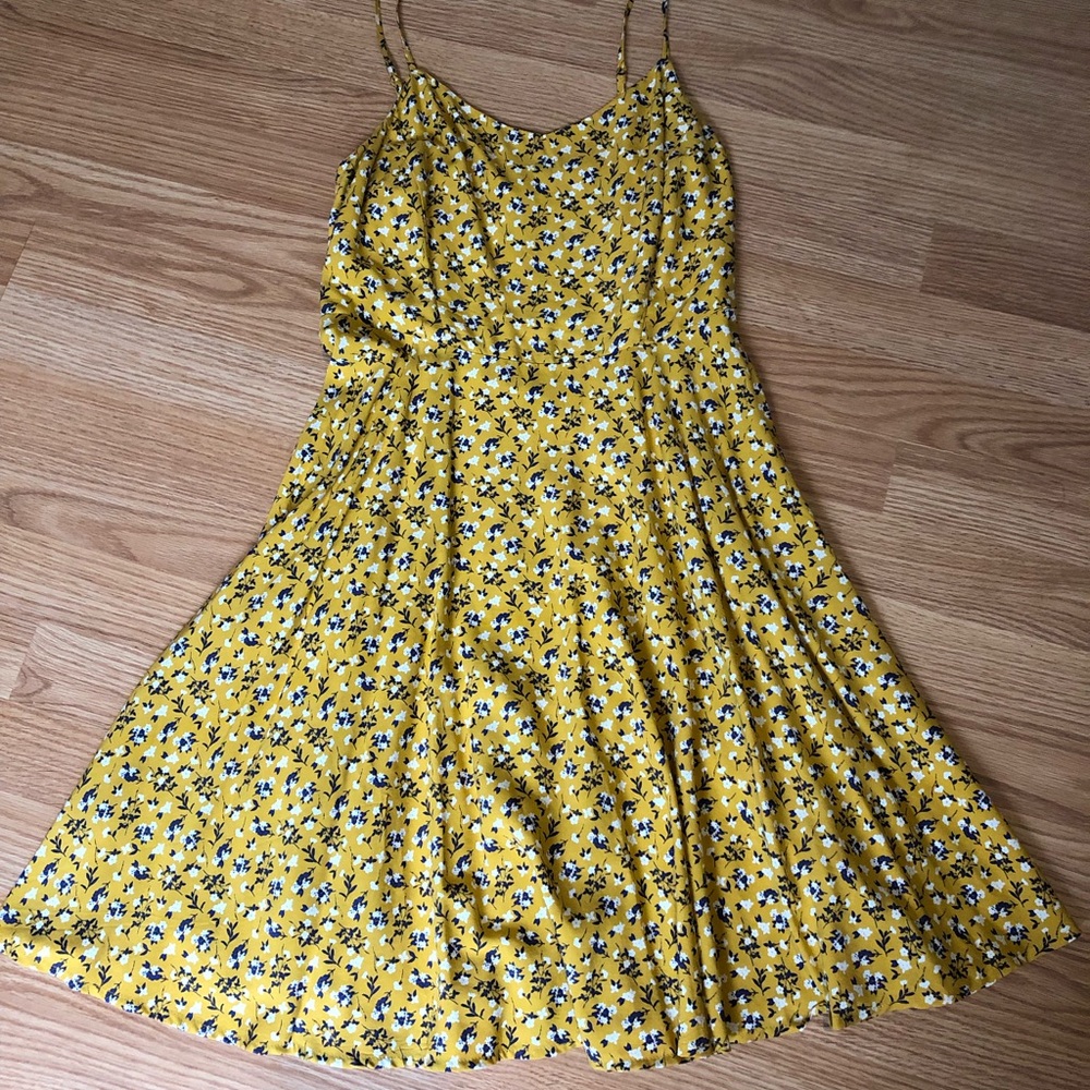 Yellow flowy dress -LIKE NEW